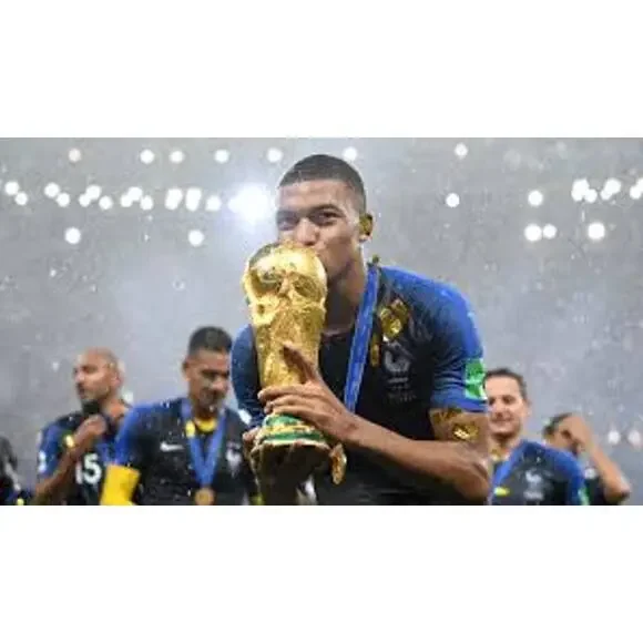 France Mbappé 2018 Home Jersey Large World Cup Fully Patched - Picture 6 of 6